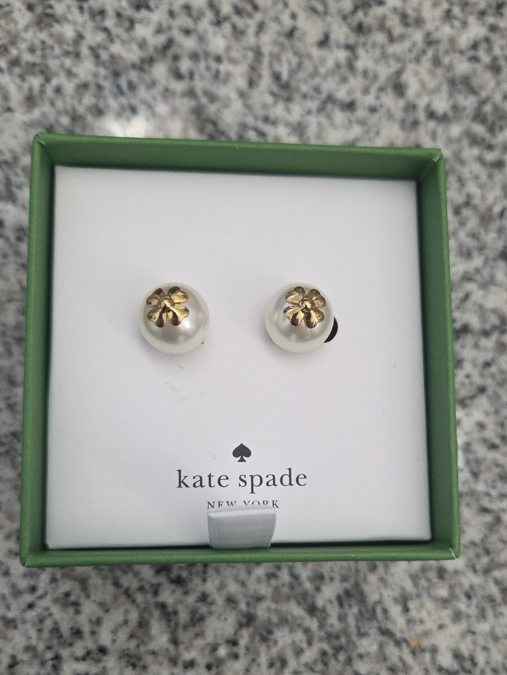 kate spade Pearl Stud Earrings with Gold Flower Caps - White & Gold